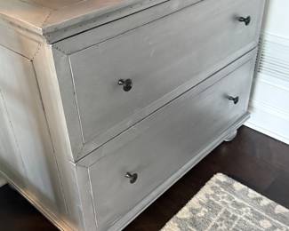 RH dresser
