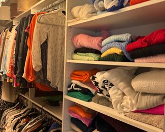 Womens' clothing size S; lots of Designer clothes