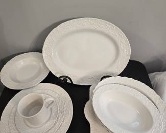 Ralph Lauren Wedgwood Claire (5pc service for 12), plus serving pieces