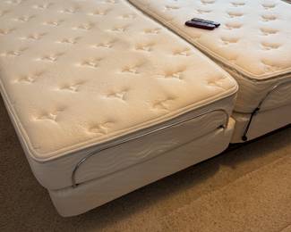 Wall-Hugger S-Cape Adjustable Bed 