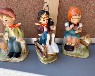 3 Figurines $12.00