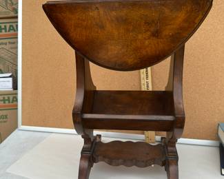 Drop Leaf Accent Table $18.00