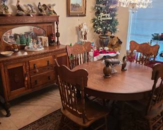 Antique Oak round Table