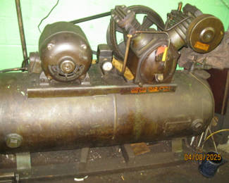 AIR COMPRESSOR