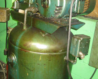 AIR COMPRESSOR
