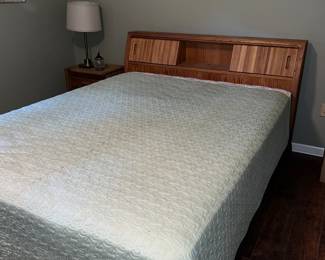 Double Bed/night stand