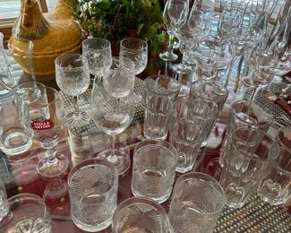 Large selection of kitchen items in excellent condition