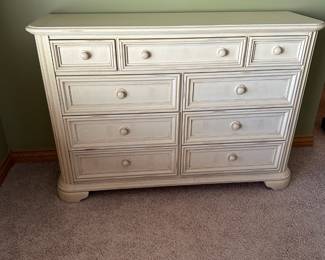 Stanley dresser (with matching round mirror)