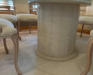 Large 8 person glass top round dining table with 8 chairs in excellent condition, large white round rug