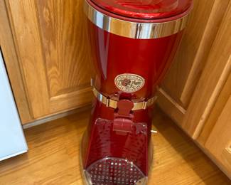 Large selection of kitchen items in excellent condition