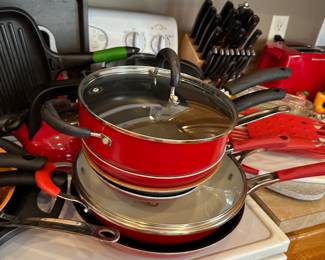 Large selection of kitchen items in excellent condition