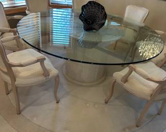 Large 8 person glass top round dining table with 8 chairs in excellent condition, large white round rug