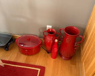 Large selection of kitchen items in excellent condition