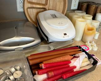 Large selection of kitchen items in excellent condition