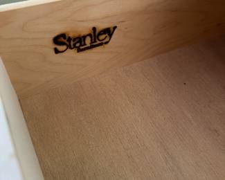 Stanley dresser (with matching round mirror)