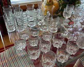 Large selection of kitchen items in excellent condition