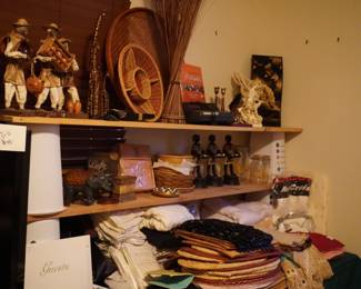 linens, figurines