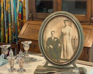 A wedding gift in 1910. Six Mother of Pearl handled fruit Knives