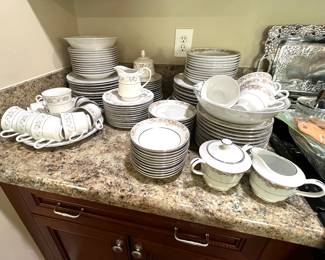 2 Sets of China
