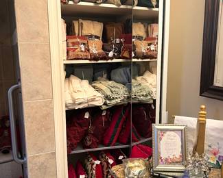 Pillows/Linen