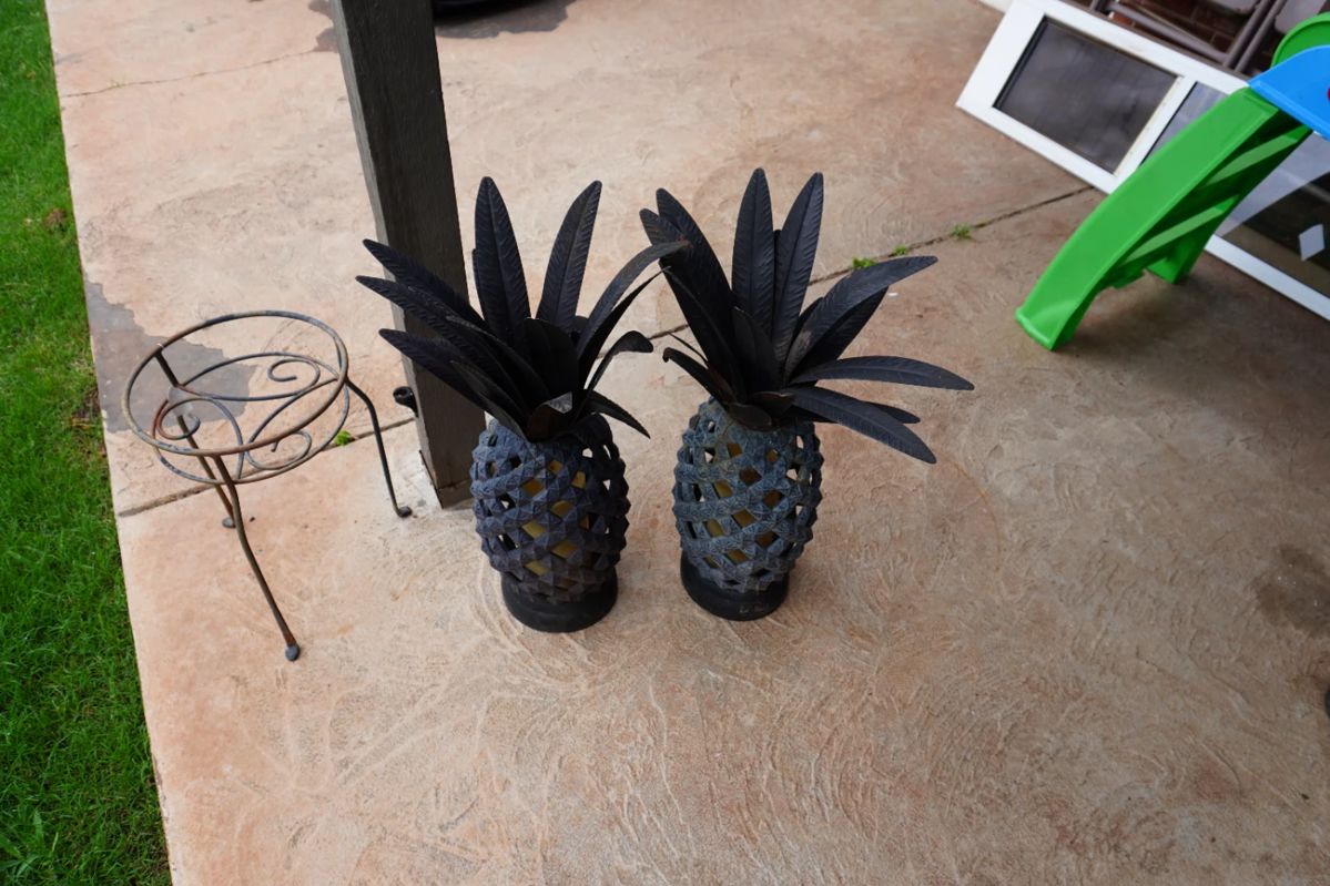 pineapple porch decor, plant stand