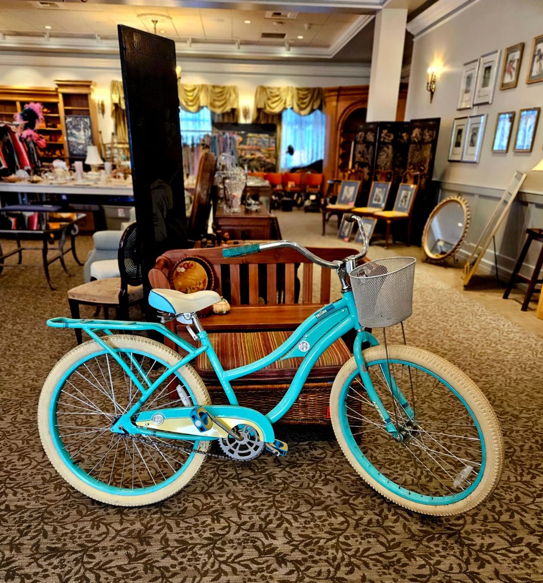 Fun retro blue Huffy beach cruiser