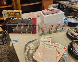 Cars and kitsch
