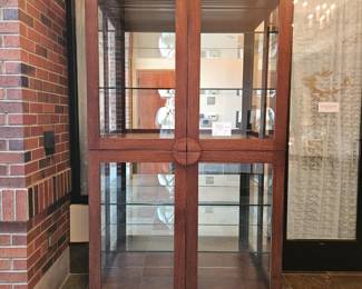 Zen display cabinet