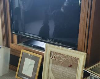Flat-screen TV console