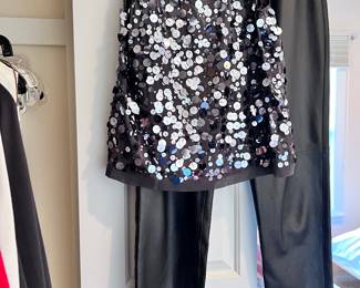 CLOTHING WAS STILL HANGING WITH THE DRY CLEANER BAGS ON THEM! PRESTIGE CONDITION. MOST CLOTHING IS LARGE AND XLARGEL SOME MEDIUMS ALL IN GREAT SHAPE. BRANDS LIKE RALPH LAUREN, CHRISTIAN DIOR, ST. JOHNS, NEIMAN MARCUS, NORDSTROMS, ESKANDAR, SO MANY MORE! ... SILK, LINEN, LEATHER