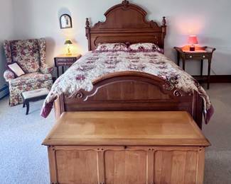 Victorian Sampler Queen Size Bed by Lexington.