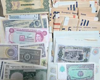 Tons of foreign bills! Lots more than What's pictured!