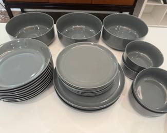 crate & barrel dish set