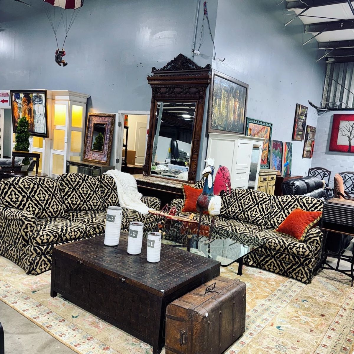 Sherrill Sofa's Coffee Tables and Decor Orlando Estate Auction