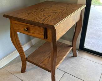 Oak Side Table w/drawer