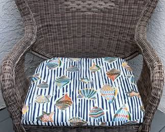 Set of 2 wicker outdoor chairs
