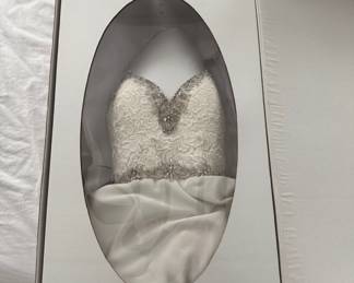 Gorgeous Madison James Wedding gown, size 4