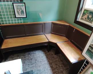 Corner bench 3-pieces with storage inside.