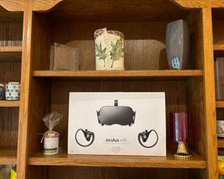 Oculus in Box, Decor