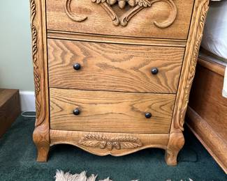 #71 - $1,200 - Oak Modern bedroom set Victorian style Acorn design made of Queen size bed, tall 10 drawers chest & 2 night chests & bed steps - Take or leave mattress - Mirror - 53wx40t - tall chest - 66wx19dx42t - each nightstand 25wx19dx28t