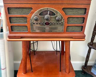 #94 - $80 - Crossley record player with record table 18wx13dx25t