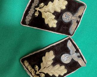 #127 - $150 - NSDAP WW II Acorn collar tab