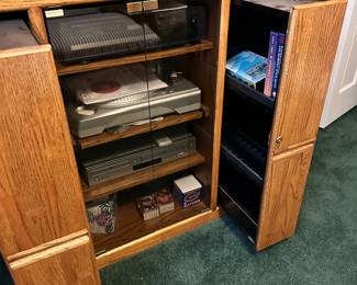 #86 - $150 - Oak audio media cabinet with side tall drawers 39wx21dx67t