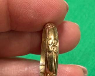 #112 - $80 - 14kt gold band sz 9.5