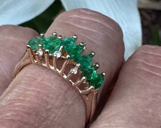 $400 - Emerald & diamonds ring 14kt yellow gold 3.1 grams