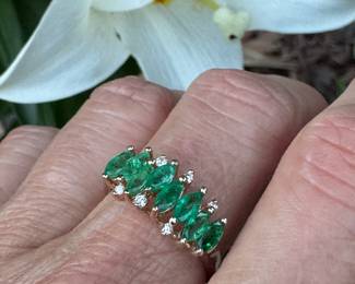 $400 - Emerald & diamonds ring 14kt yellow gold 3.1 grams