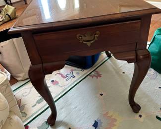 #32 - $290 - Broyhill Lenoir house mahogany set of 2 side tables & oval coffee table side tables - 22wx27dx23t - coffee table 46wx27dx17t