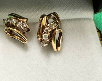 #106 $120 - Pair of 18kt earrings 3.40gr with diamonds