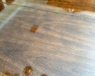 #66A - $950 - Dinning room table with 4 chairs and 2 arm chairs. has 2 leaf's and protective top pads