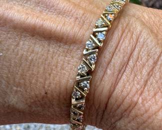 7' tennis bracelet 3 ctw of diamonds on 14kt yellow gold setting. 18.7 gr, $1,550